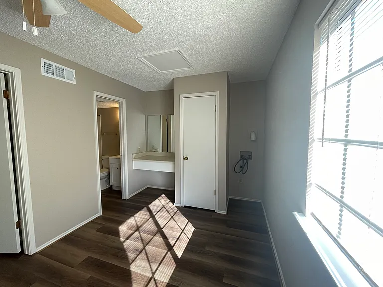 299 Billie Dr #4 — Photo 4
