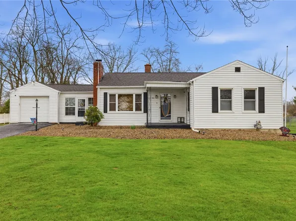 413 Summit View Dr, New Castle, PA 16105