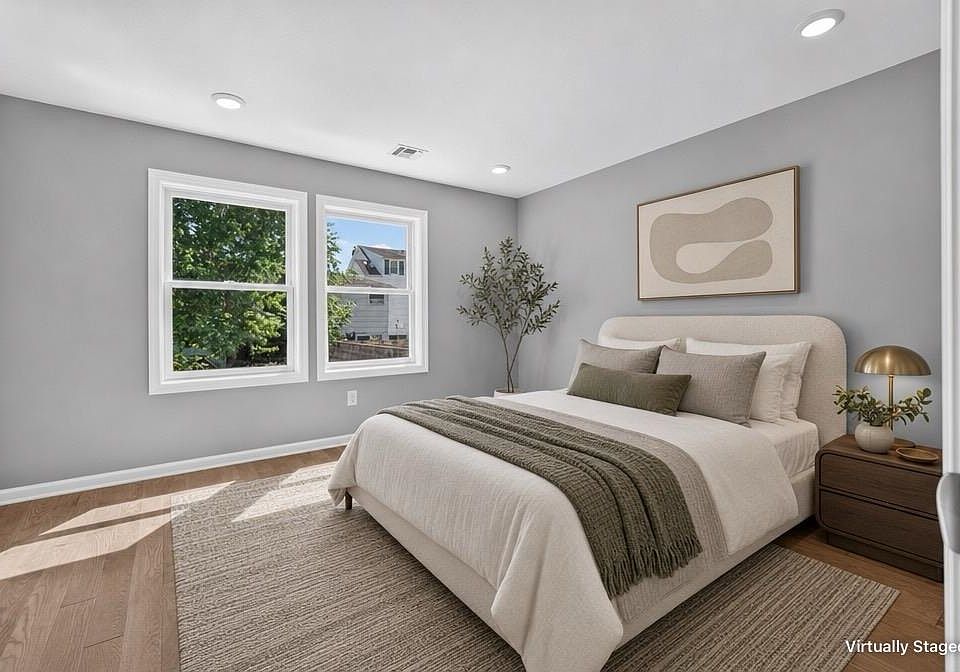 1st image of 74 W 52nd St #2