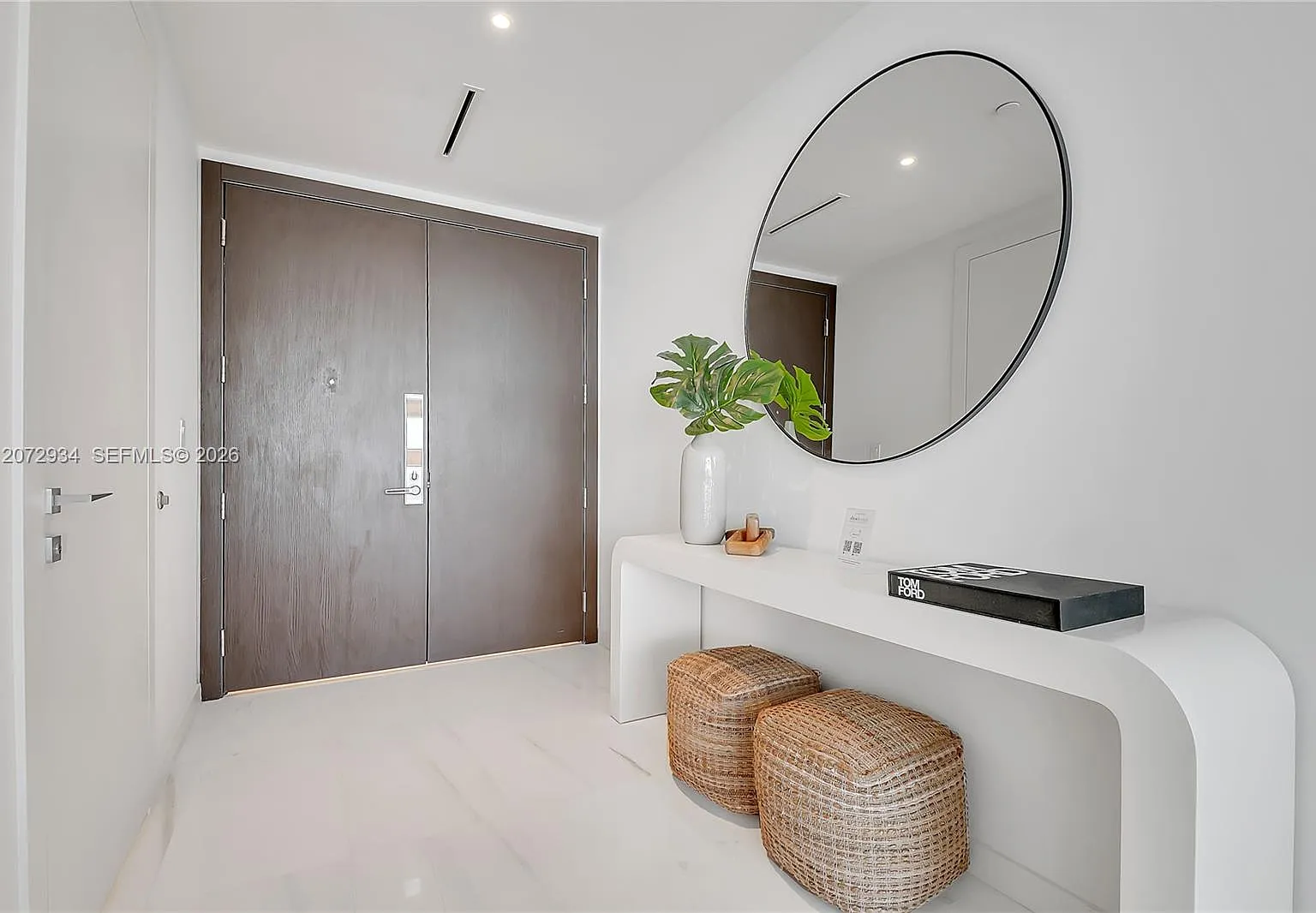 Aston Martin Residence — Photo 4