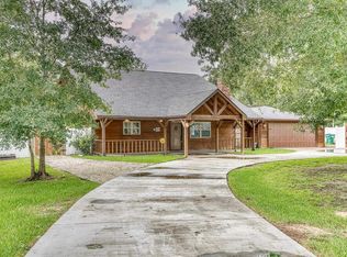 122 Woodshire Ln, Sour Lake, TX 77659