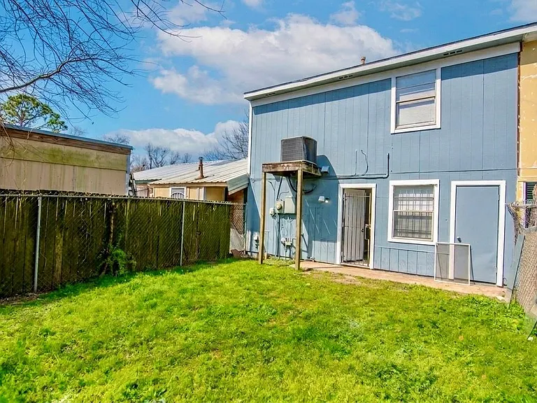 9706 Farragut St — Photo 13