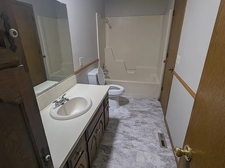 10819 W Grant St — Photo 6