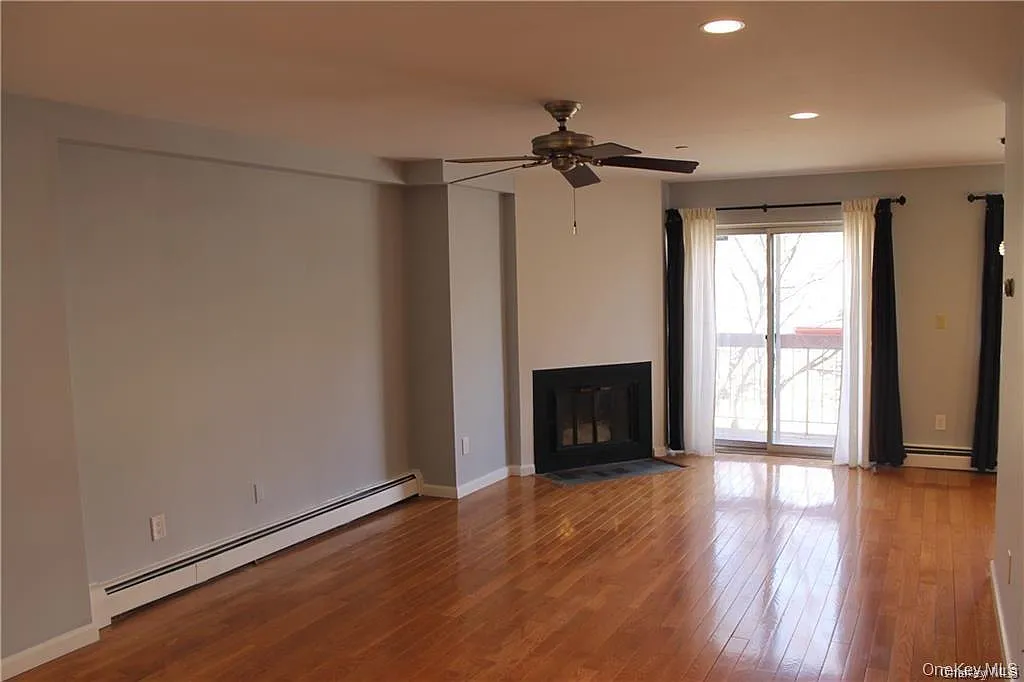 2 bed, 2.5 bath, 1320 sqft, $3,975 — Photo 3