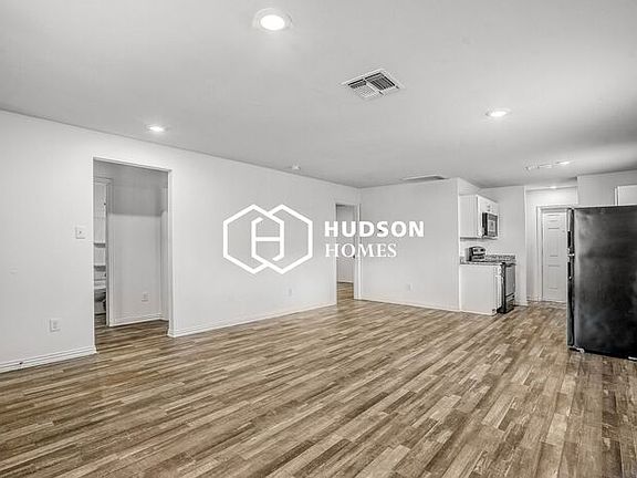 3rd image of 5746 Mayo Dr