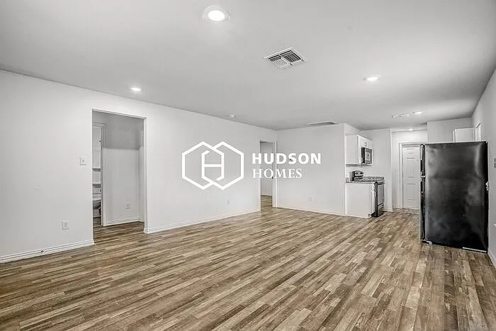 5746 Mayo Dr — Photo 3