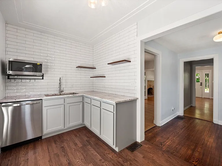 4513 S 6th St — Photo 11