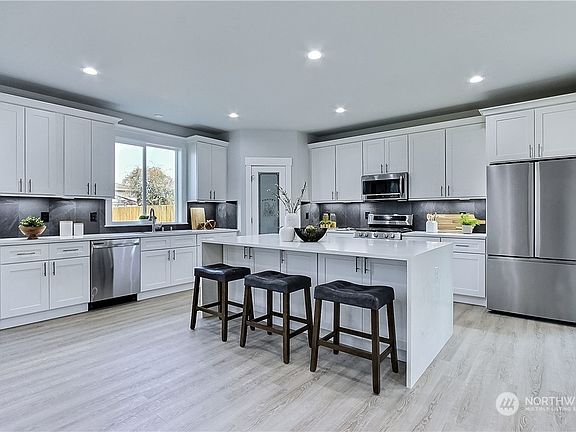 5th image of 205 Gove Street
