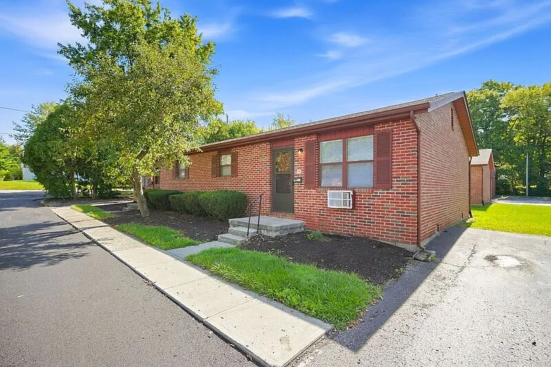 2 bed, 1.0 bath, $1,000 — Photo 1