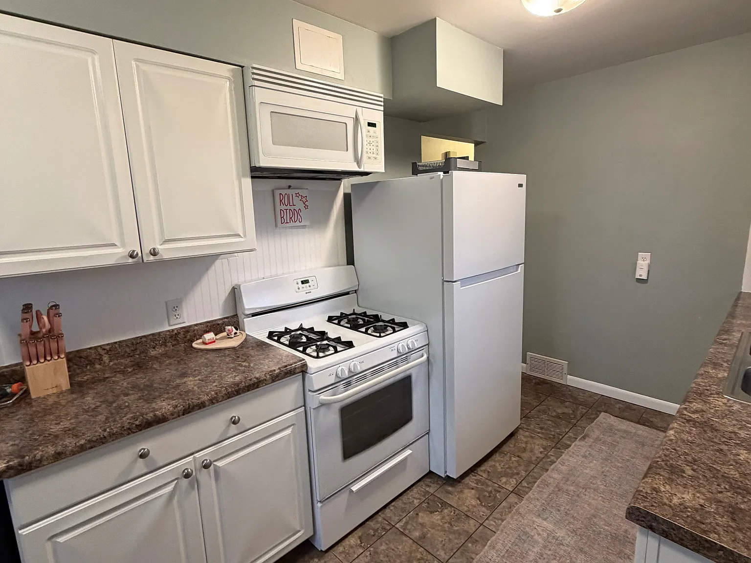 4 bed, 1748 sqft, $2,795 — Photo 3