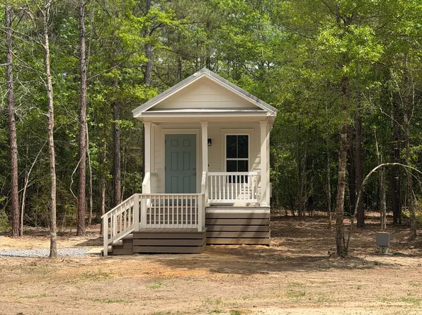 808 Old River Rd, Moselle, MS 39459