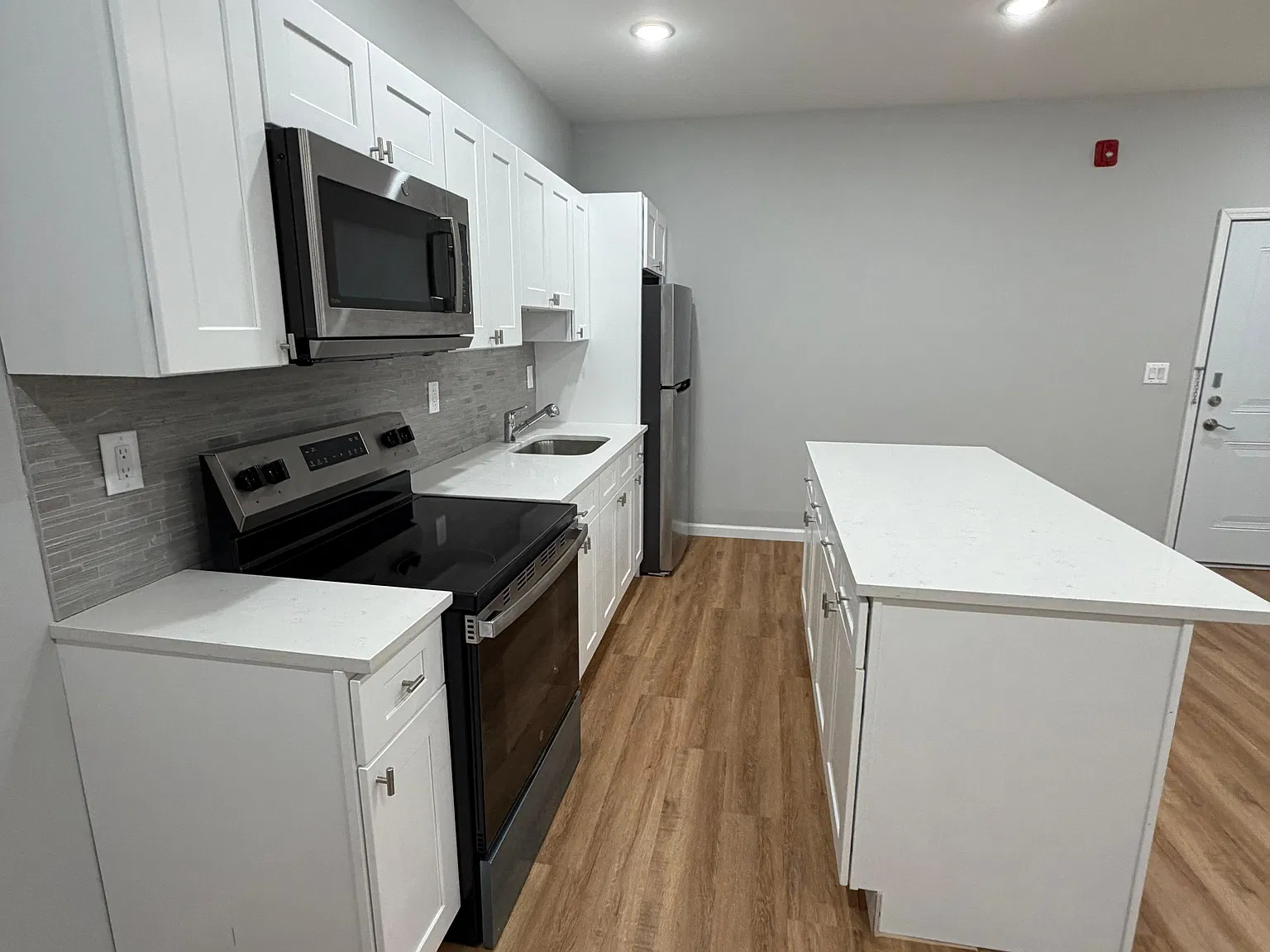 1 bed, $1,718 — Photo 3