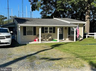 1422 Woodland Beach Rd, Pasadena, MD 21122