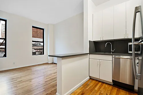 876 Lexington Ave #1A Photo 1