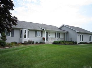 4656 Fleck Dr, Fenton, MI 48430