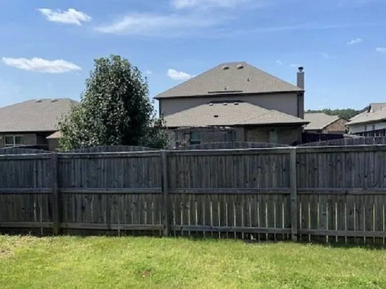 124 Brooklawn Dr — Photo 2