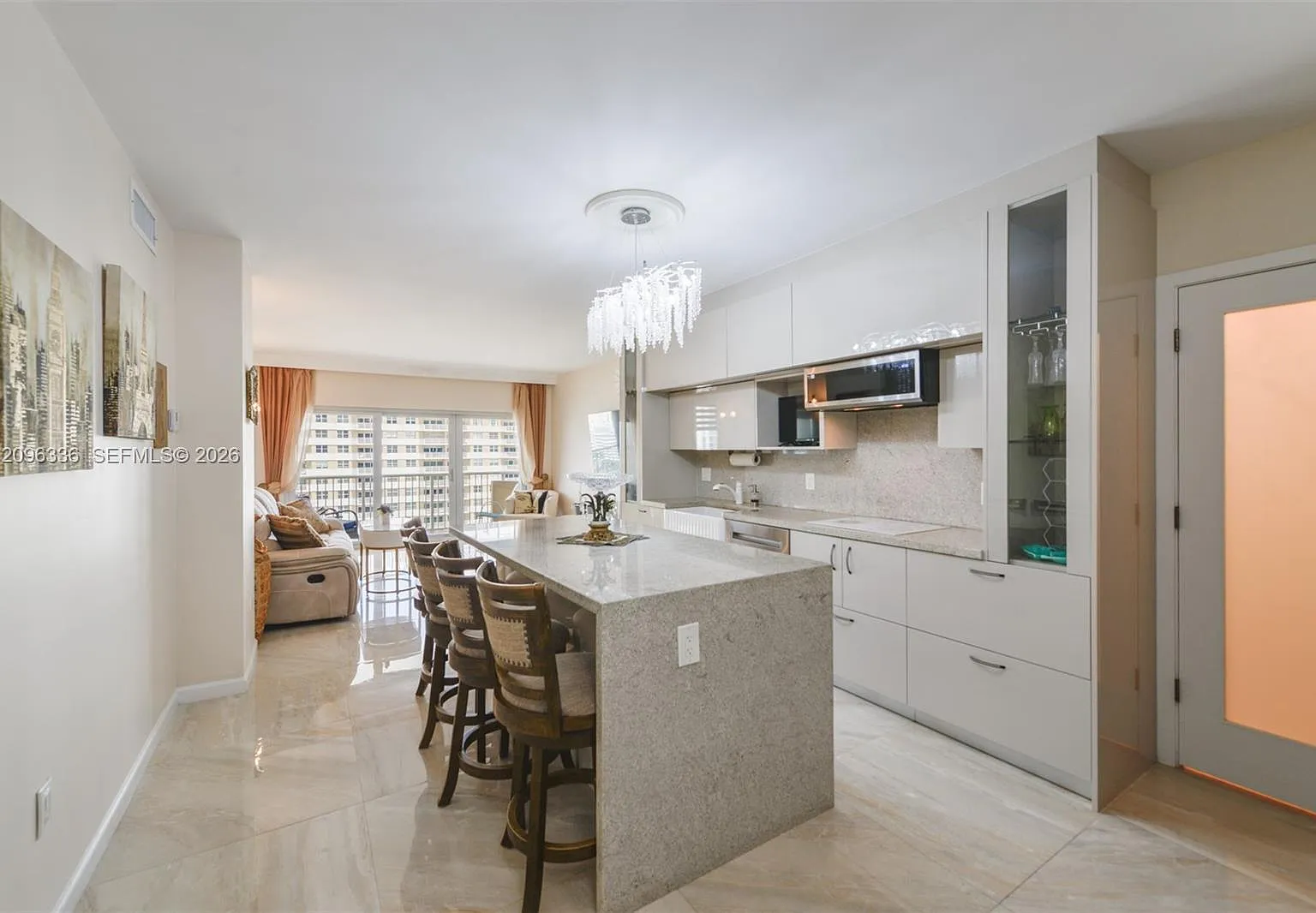 Hemispheres Condo — Photo 2