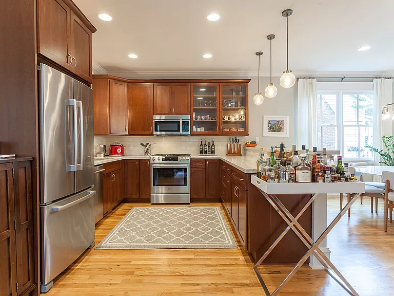 610 Carroll St — Photo 9