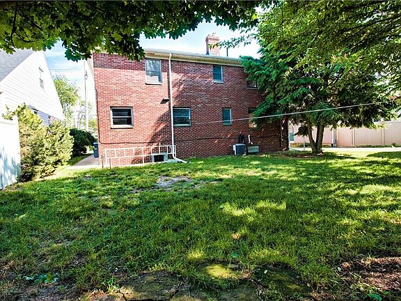 4th image of 1510 W Erie Ave