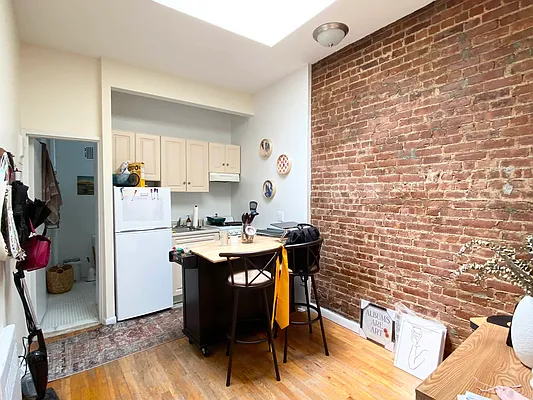 Rented by Compass | media 25