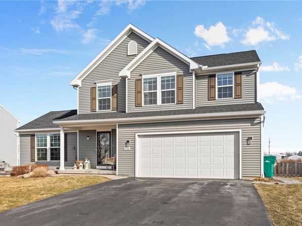 5938 Kennebec Ct, Farmington, NY 14425