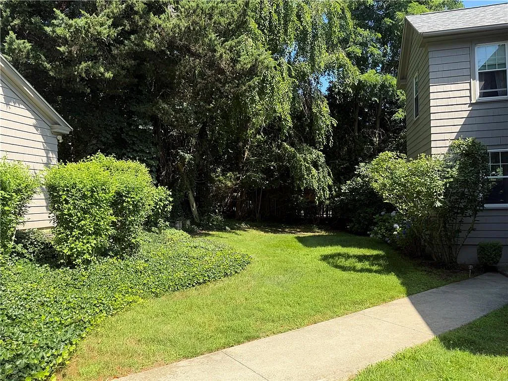 2 bed, 1.0 bath, 1136 sqft, $2,300 — Photo 3