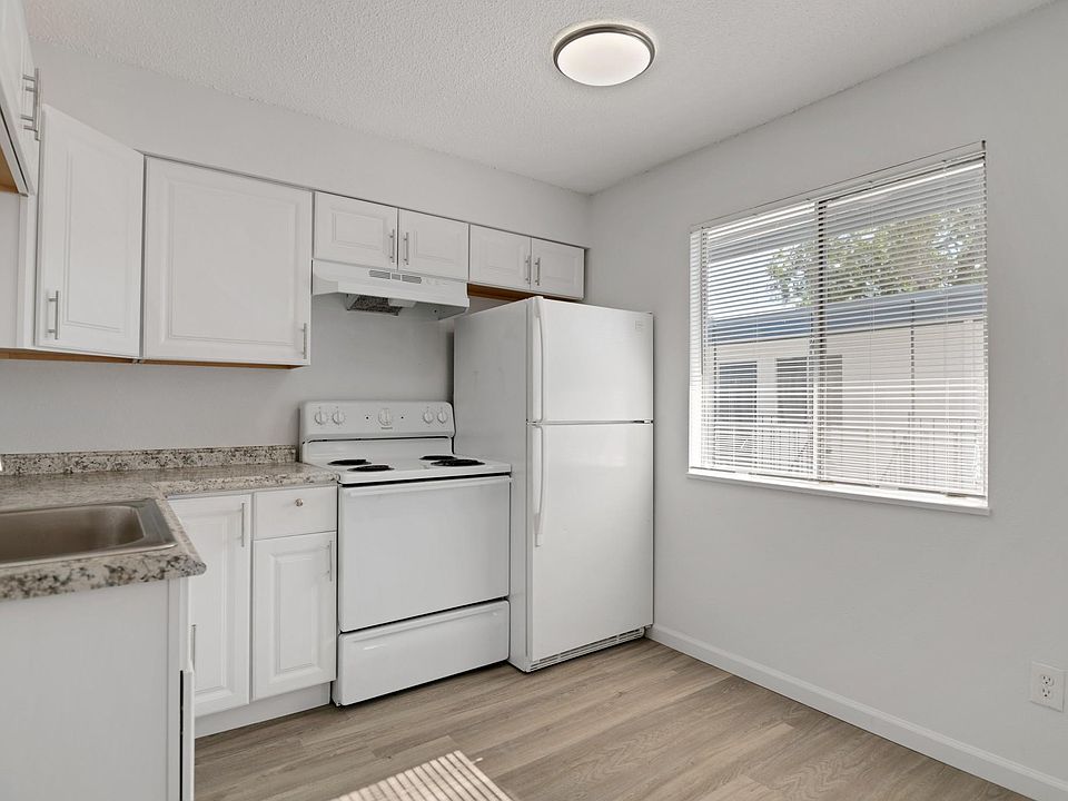 Courtyard on Willamette Apartments 2625 E Willamette Ave Colorado