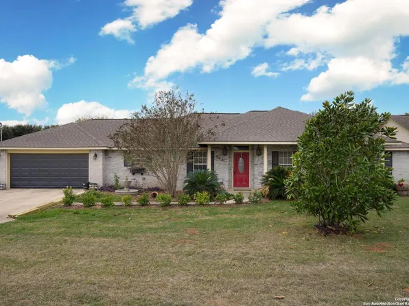 443 4TH ST, Floresville, TX 78114