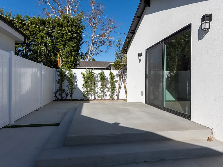 5849 Vesper Ave — Photo 26