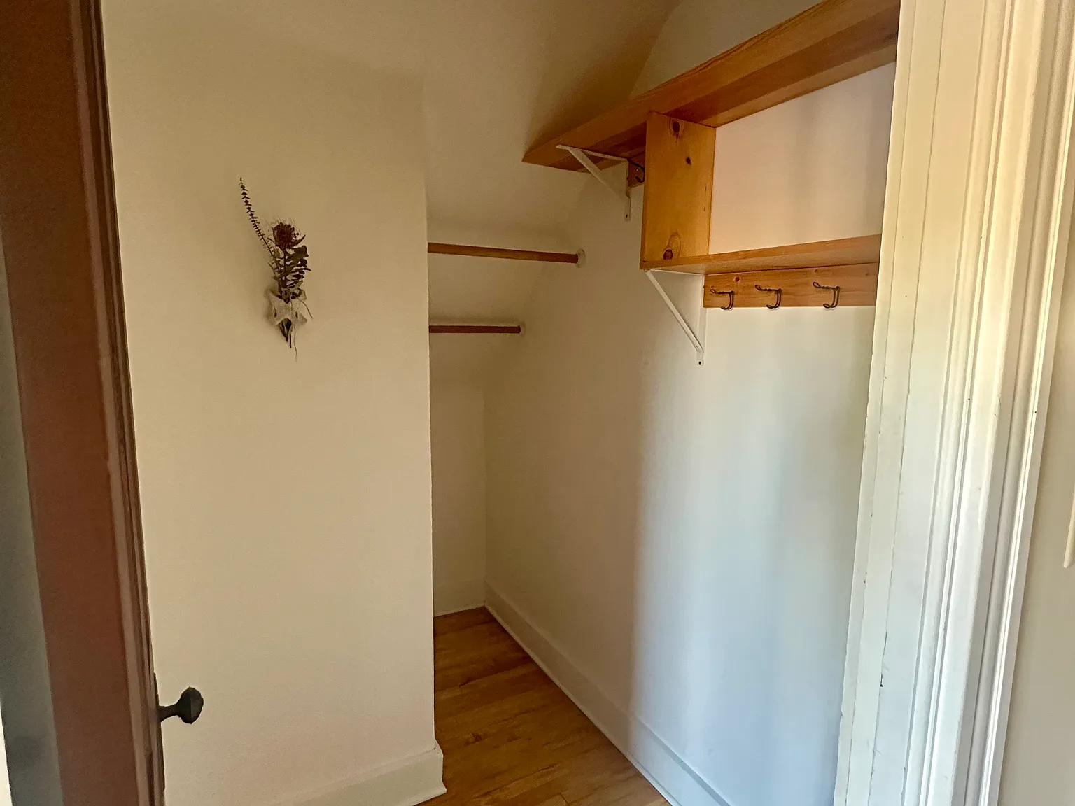 1 bed, 950 sqft, $1,300 — Photo 3