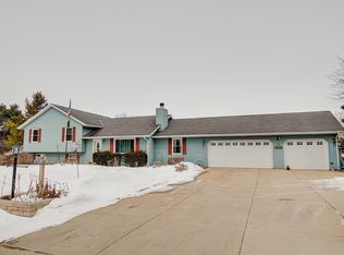 S108W37100 Draper Rd, Eagle, WI 53119