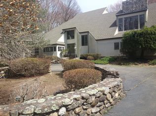77 Peck Hill Rd #1, Woodbridge, CT 06525