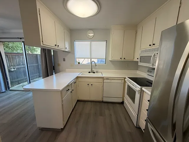 2015 Alta Loma St — Photo 6