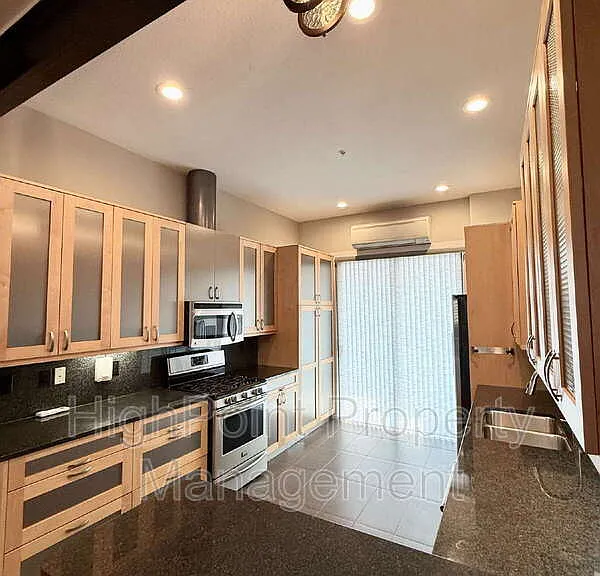 11858 Bradburn Blvd — Photo 8