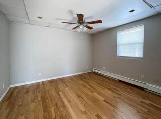 28 Brooklyn Ave APT 2A, Valley Stream, NY 11581