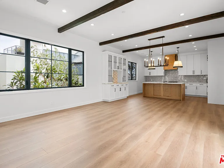 930 Lincoln Blvd #B — Photo 2