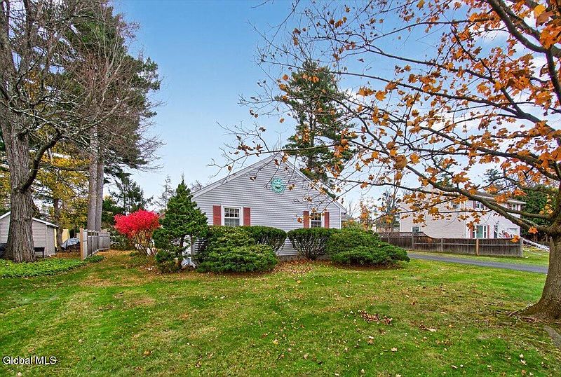 3rd image of 532 Wayne Place