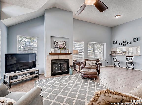 4th image of 8915 Park Vista Dr