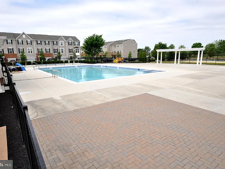 328 Helen Dr — Photo 27