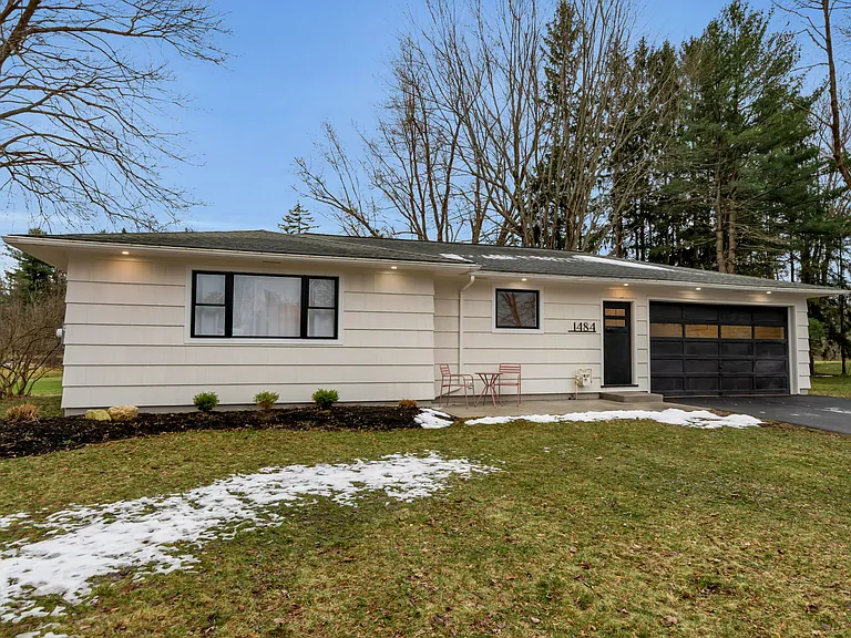 1484 Billington Rd — Photo 34