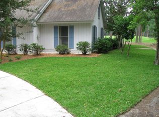 8 Hemingway Dr, Savannah, GA 31411