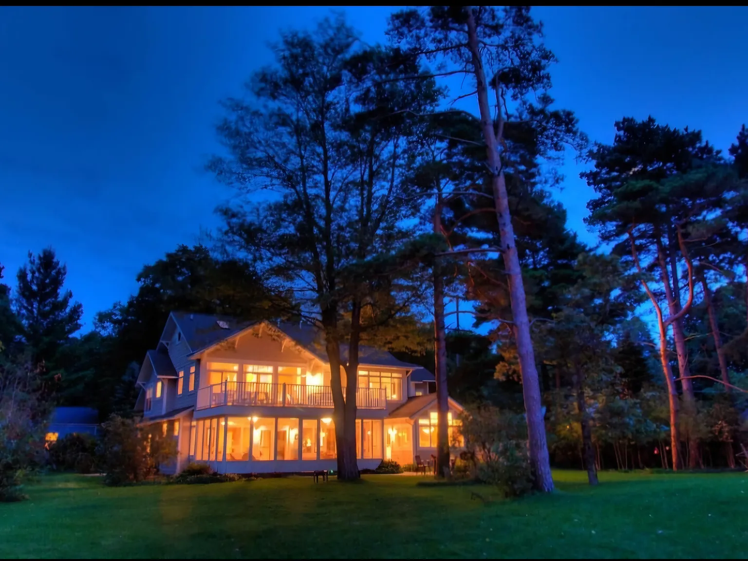 4 bed, 4.5 bath, 3800 sqft, $7,000 — Photo 3