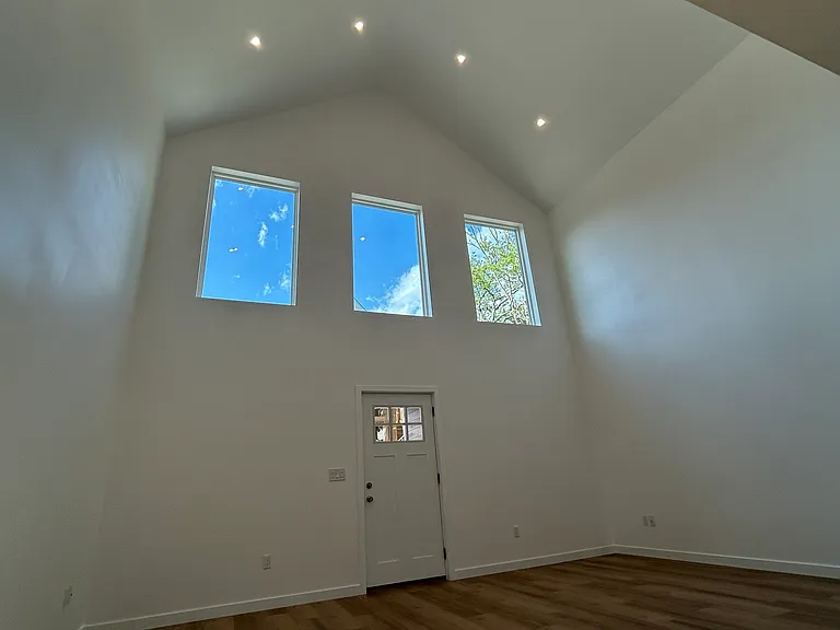 121 Sycamore St — Photo 5