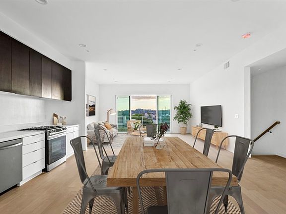 3rd image of 3059 Begonia Pl