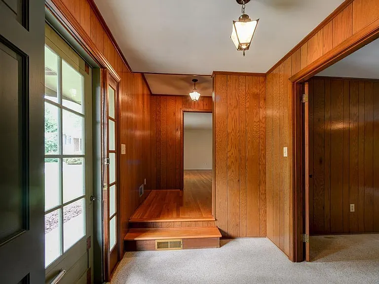 3500 Sloan Ct — Photo 2