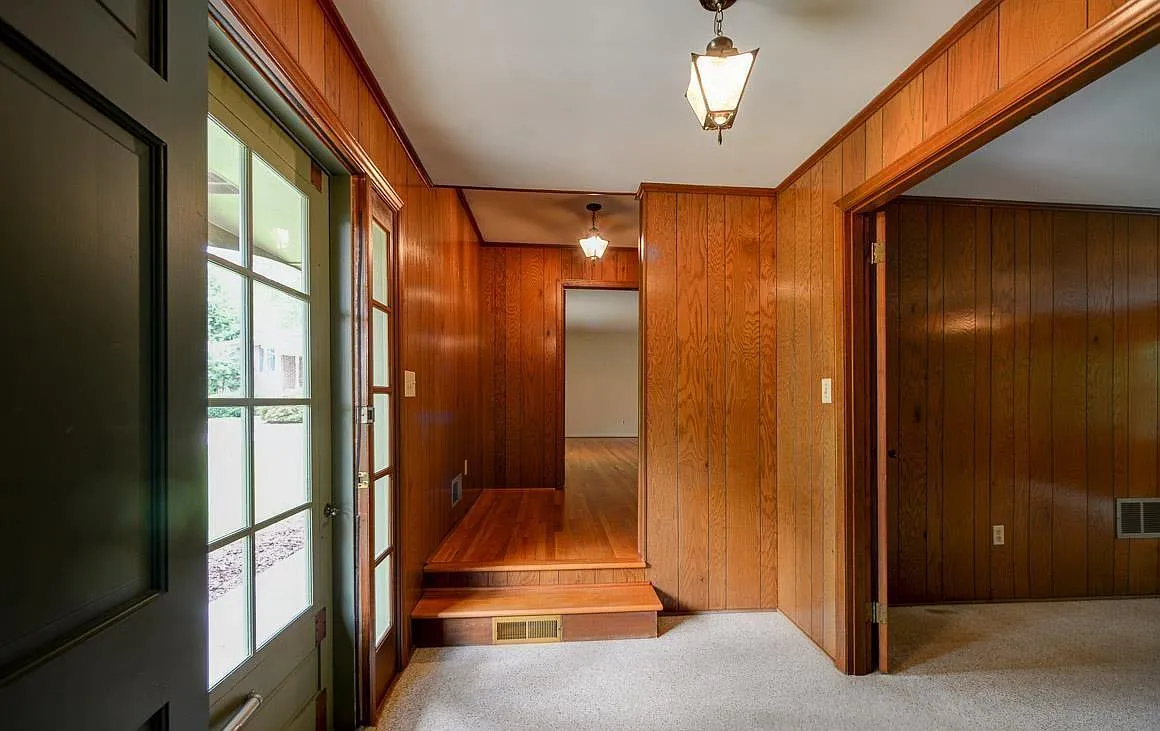 Building Photo - 3500 Sloan Ct
