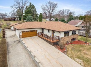 72 Delburne Dr, Davis, IL 61019