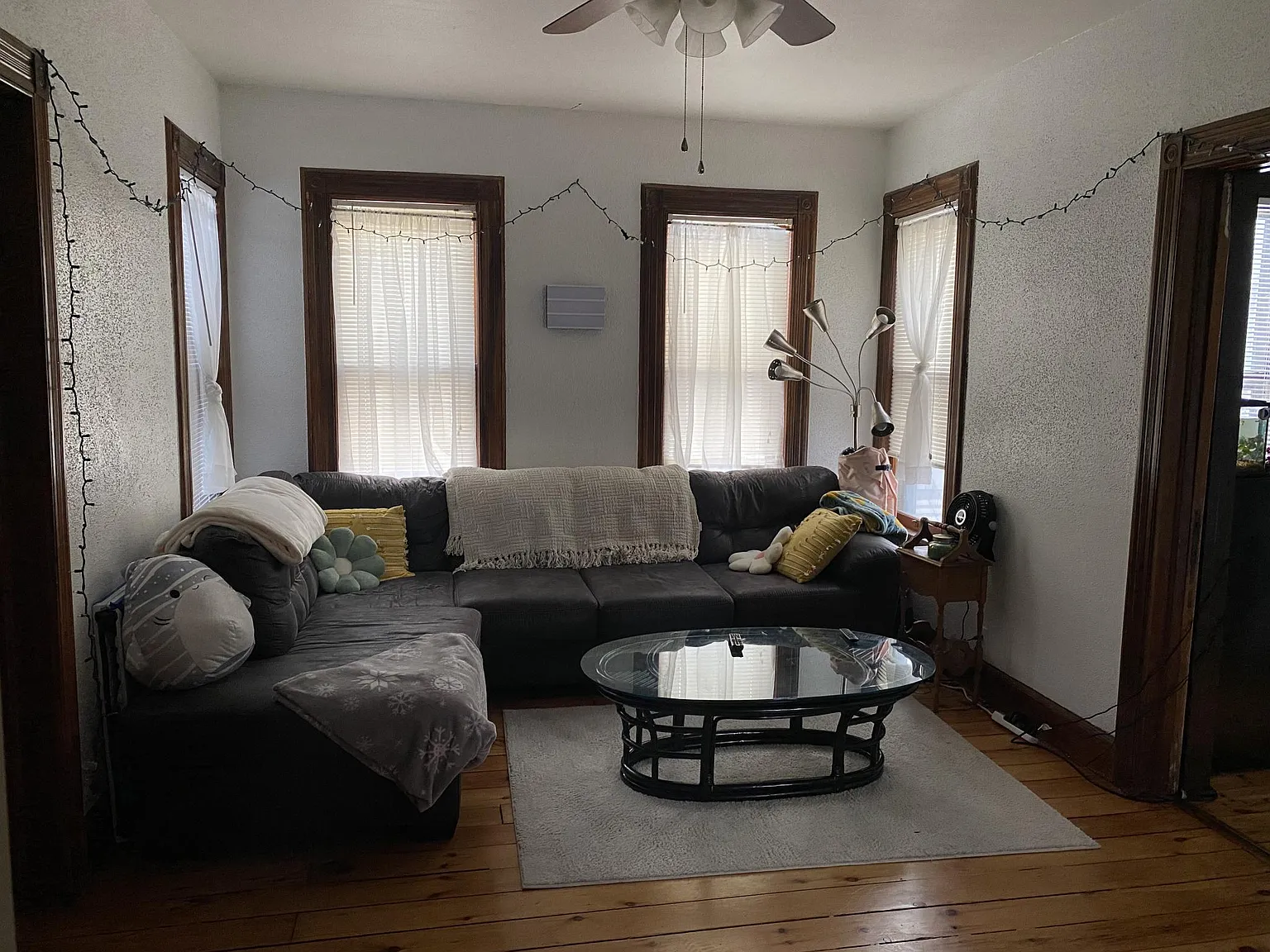 6 bed, 2544 sqft, $4,740 — Photo 2