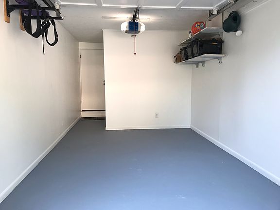 4th image of 303 Twiggs Cor
