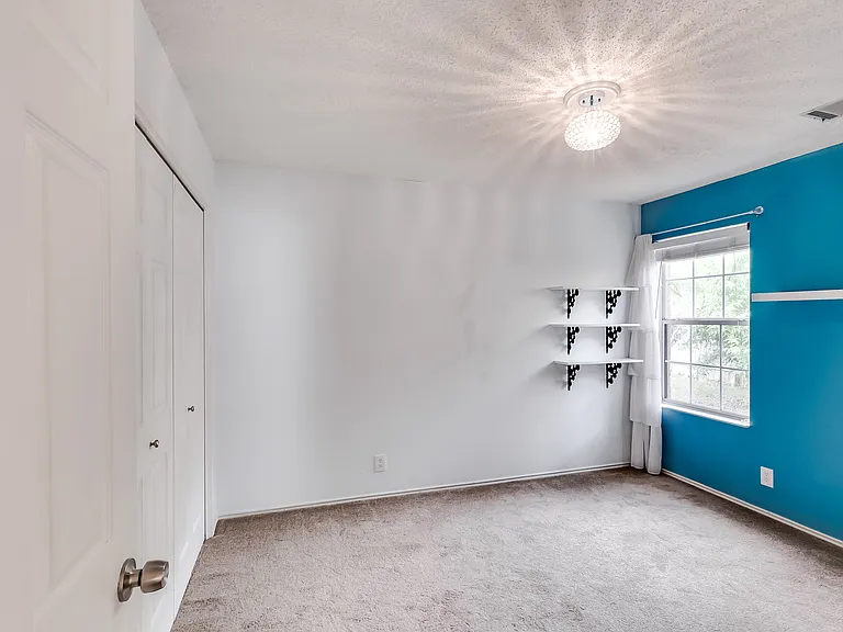 2106 Heather Dr — Photo 20